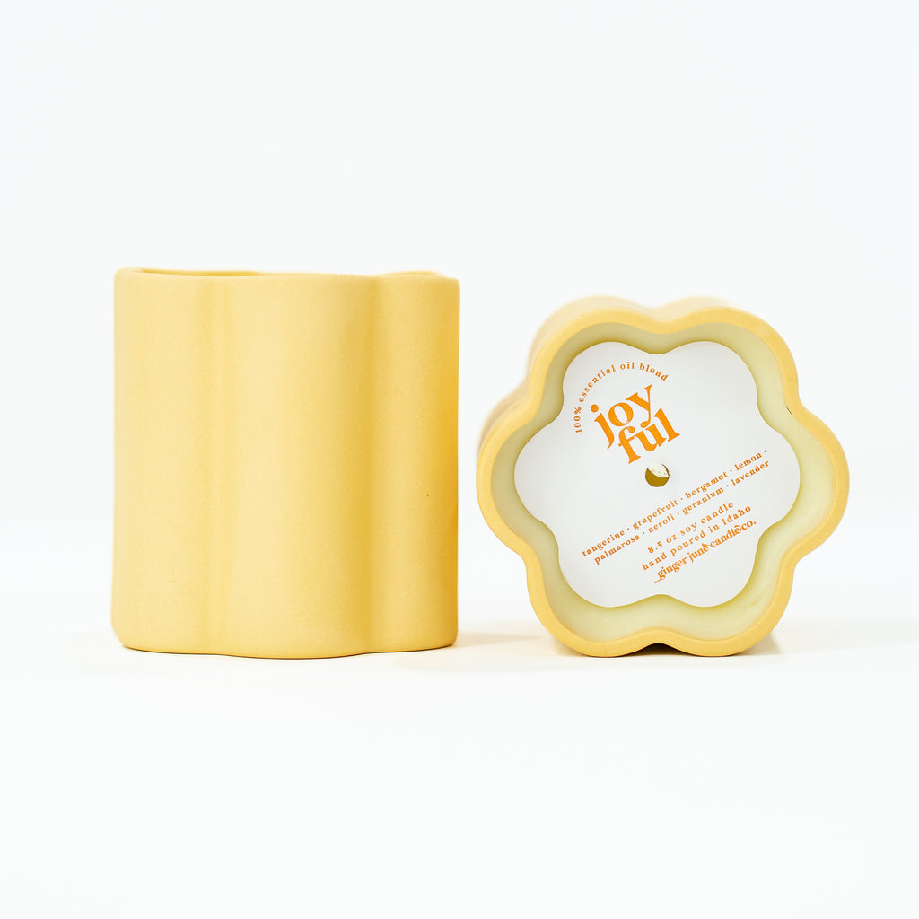 CERAMIC DAISY • 100% essential oil soy candle